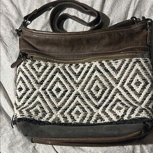 Myra crossbody euc